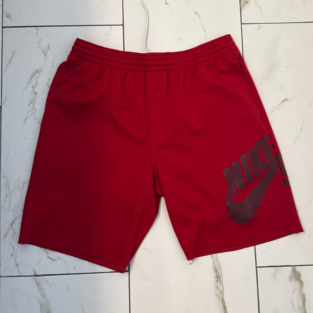 Nike basketball shorts size large